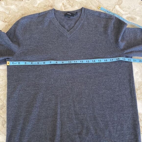 Theory 100% Merino Wool Classic V-Neck Sweater - Picture 12 of 13